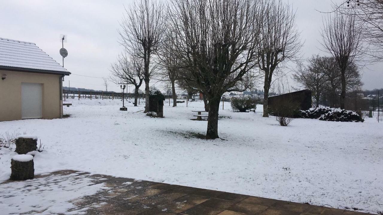 Gites De Montvaltin Le Breuil  Exteriör bild